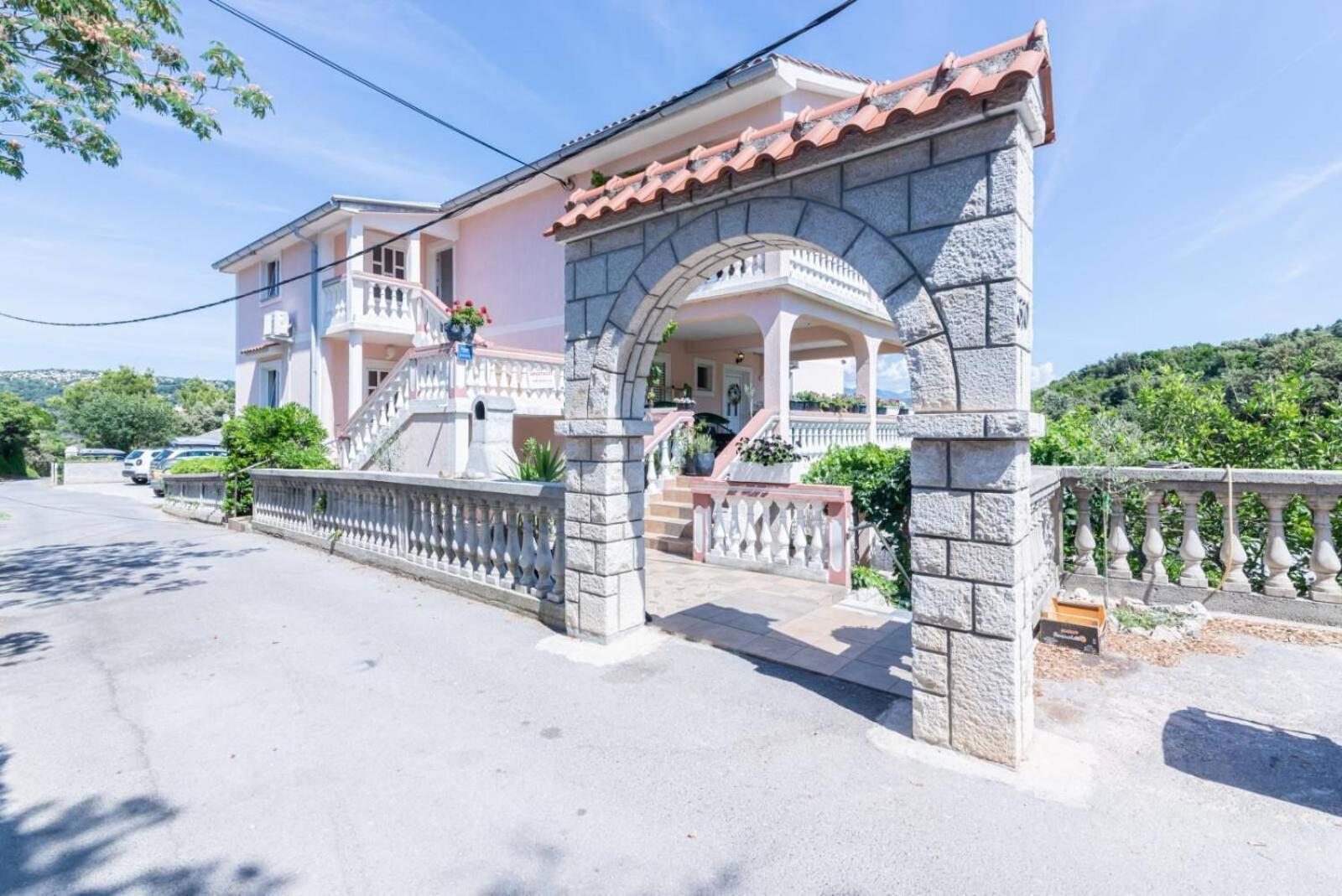 Apartments Barbara 苏佩塔斯卡德拉加 外观 照片